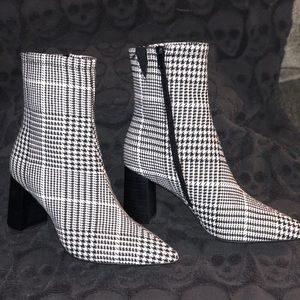 Jeffery Campbell Coma Stretch Bootie. Size 8.5.